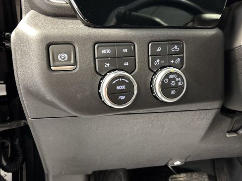 New 2025 GMC Sierra 2500 SLT AWD/4WD image 40