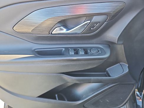 Used 2023 GMC Terrain SLE w/ Driver Convenience Package FWD image 12