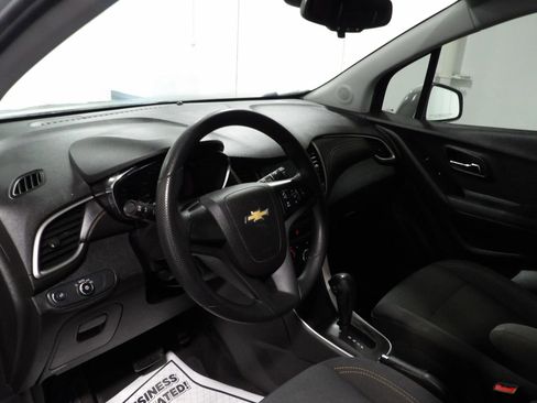 Used 2018 Chevrolet Trax LS FWD image 8