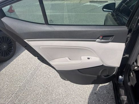 Used 2017 Hyundai Elantra Limited FWD image 15