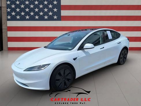 Used 2025 Tesla Model 3 RWD image 2