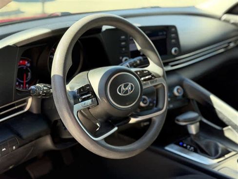 Used 2023 Hyundai Elantra SEL image 6
