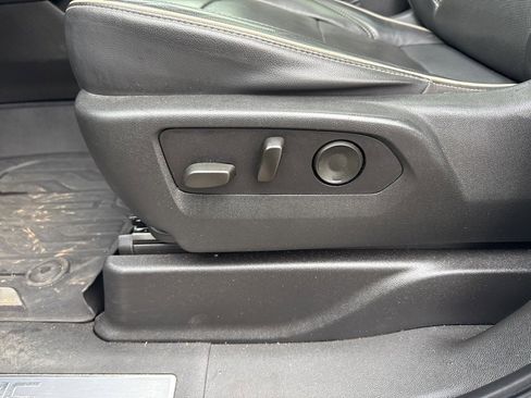 Used 2021 GMC Yukon SLT w/ SLT Luxury Plus Package image 18