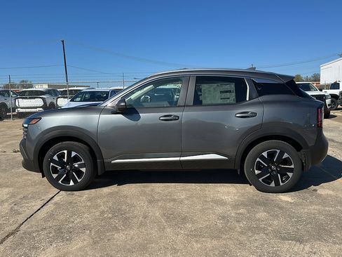 New 2025 Nissan Kicks SV w/ SV Premium Package image 5