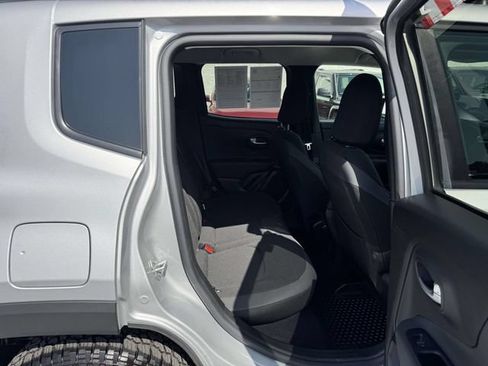 Used 2020 Jeep Renegade Altitude AWD/4WD image 12