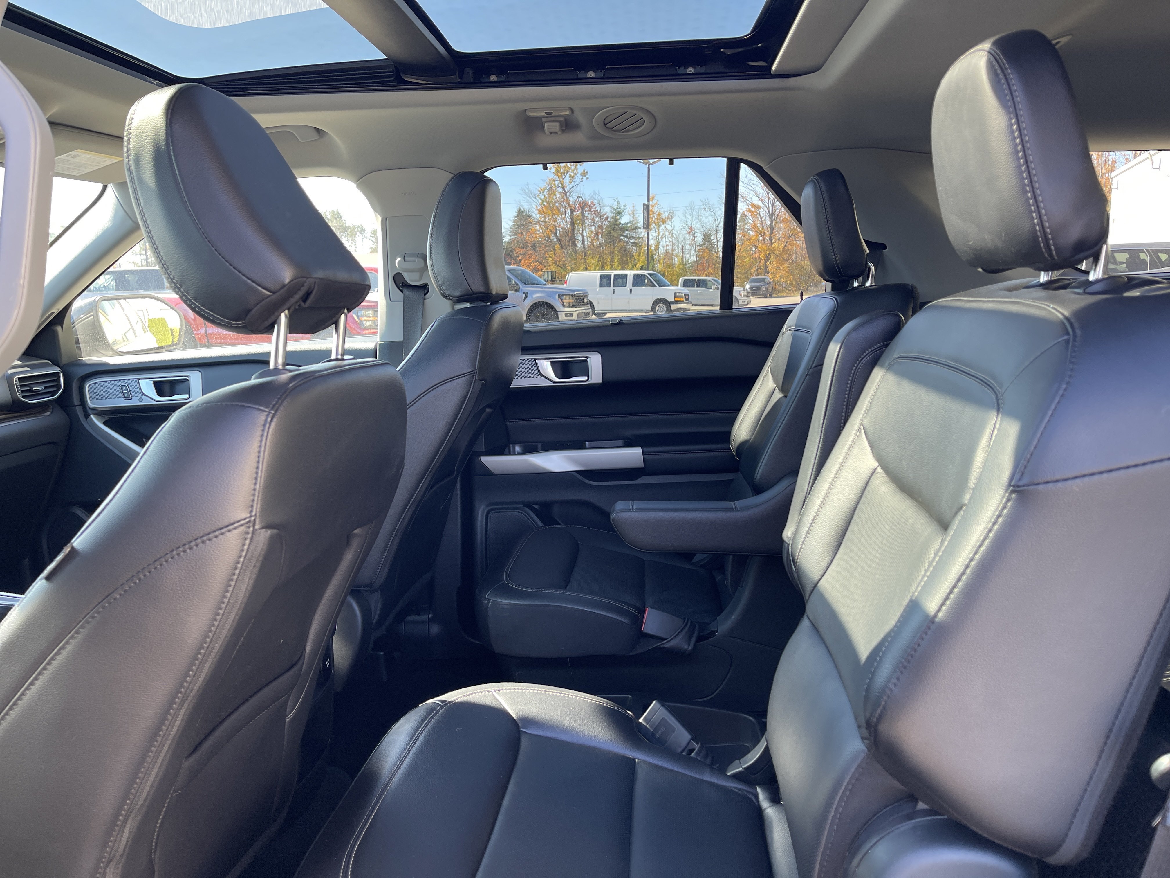 Used 2021 Ford Explorer Limited w/ Equipment Group 301A AWD/4WD image 11