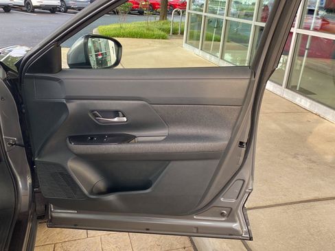 Certified 2025 Nissan Kicks SV AWD/4WD image 21