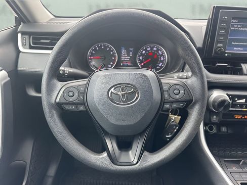 Used 2021 Toyota RAV4 LE image 12