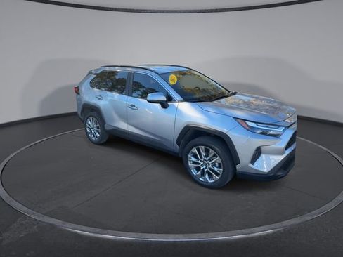 Used 2023 Toyota RAV4 XLE Premium image 4