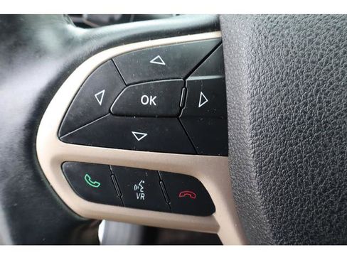 Used 2017 Jeep Cherokee Latitude w/ Safety/Convenience Group image 11