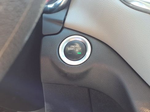 Used 2020 Chevrolet Equinox LS image 17