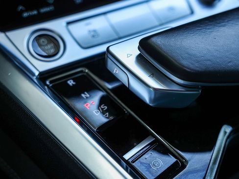 Used 2022 Audi e-tron Premium Plus w/ Premium Plus Package image 30