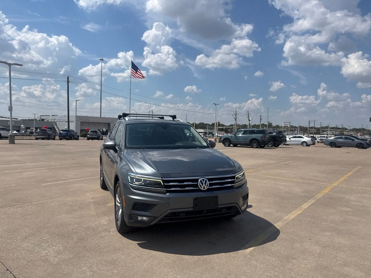 Used 2018 Volkswagen Tiguan SEL Premium FWD image 4
