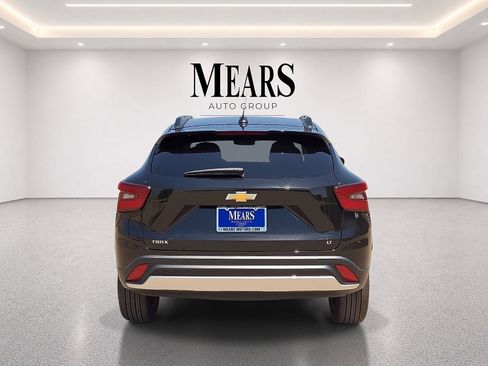 Used 2025 Chevrolet Trax LT FWD image 4