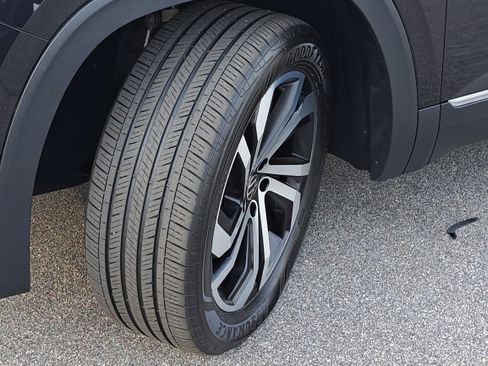 Certified 2023 Volkswagen Atlas SEL image 32