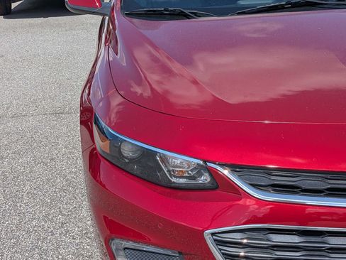 Used 2018 Chevrolet Malibu Premier w/ Premier Sun and Wheel Package FWD image 10