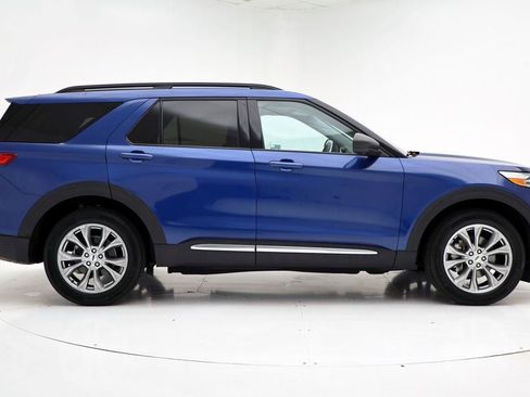 Used 2023 Ford Explorer XLT w/ Equipment Group 202A image 2
