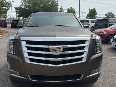 Used 2016 Cadillac Escalade Luxury RWD image 4