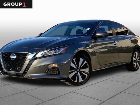 Used 2022 Nissan Altima 2.5 SV w/ SV Premium Package image 1