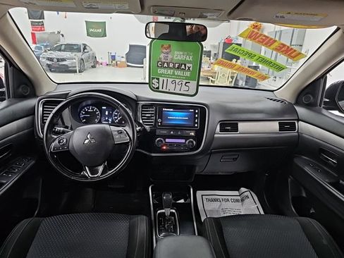 Used 2018 Mitsubishi Outlander SE image 15