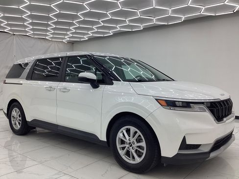 Used 2023 Kia Carnival LX image 7
