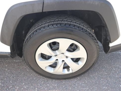 Used 2021 Toyota RAV4 LE FWD image 14