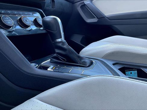 Used 2019 Volkswagen Tiguan SE w/ Panoramic Sunroof Package image 12
