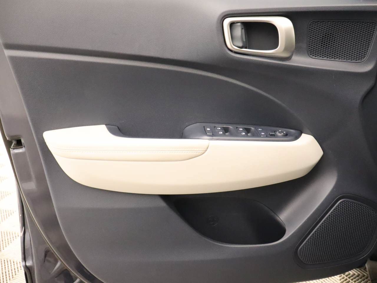 Used 2026 Hyundai Venue SEL FWD image 18