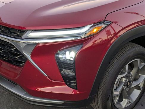 Used 2025 Chevrolet Trax LT w/ LT Convenience Package image 11