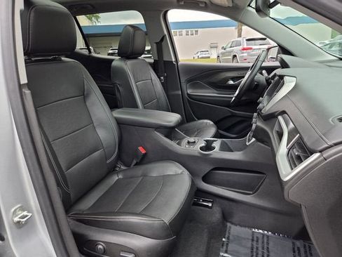 Used 2022 GMC Terrain SLT FWD image 17
