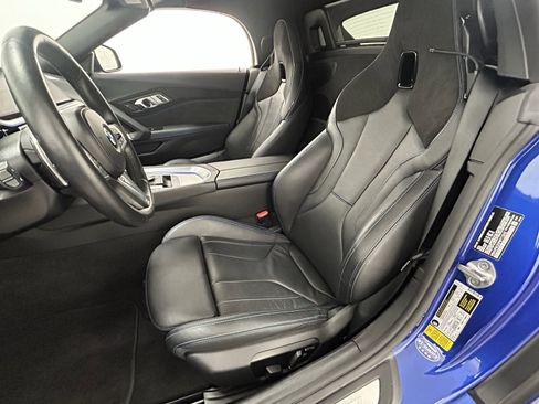Used 2023 BMW Z4 M40i w/ Premium Package image 31