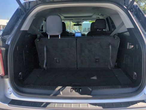 Used 2023 Ford Explorer XLT w/ Equipment Group 202A AWD/4WD image 12