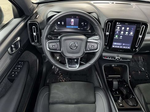 Used 2023 Volvo XC40 B5 Plus w/ Climate Package AWD/4WD image 4