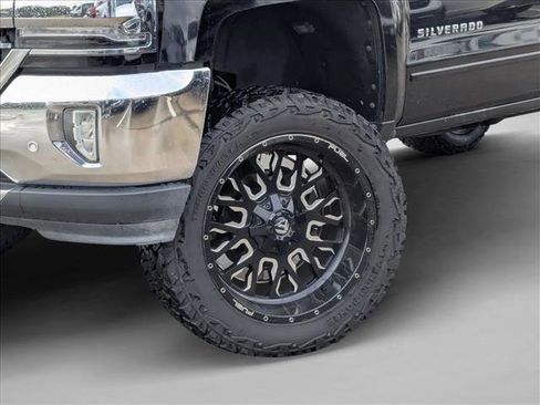 Used 2018 Chevrolet Silverado 1500 LT w/ All Star Edition image 20