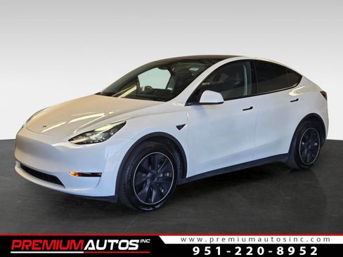 Used 2023 Tesla Model Y AWD image 1