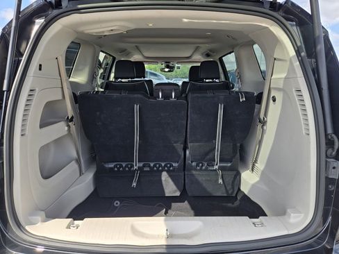Used 2024 Chrysler Pacifica Limited FWD image 14