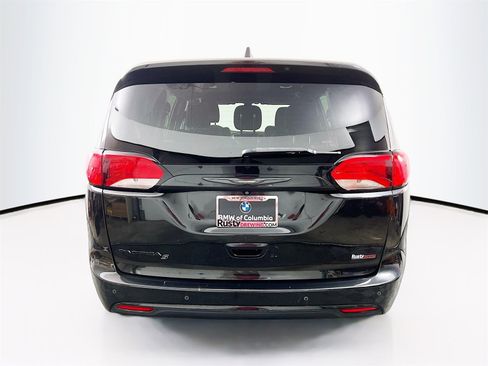 Used 2018 Chrysler Pacifica Touring Plus w/ S Appearance Package image 6