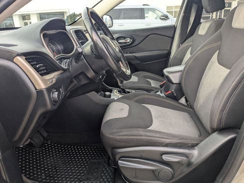 Used 2016 Jeep Cherokee Sport w/ Cold Weather Group image 16