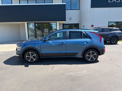 New 2026 Kia Niro EX FWD image 2