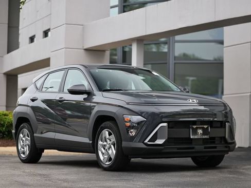 Used 2024 Hyundai Kona SE FWD image 1