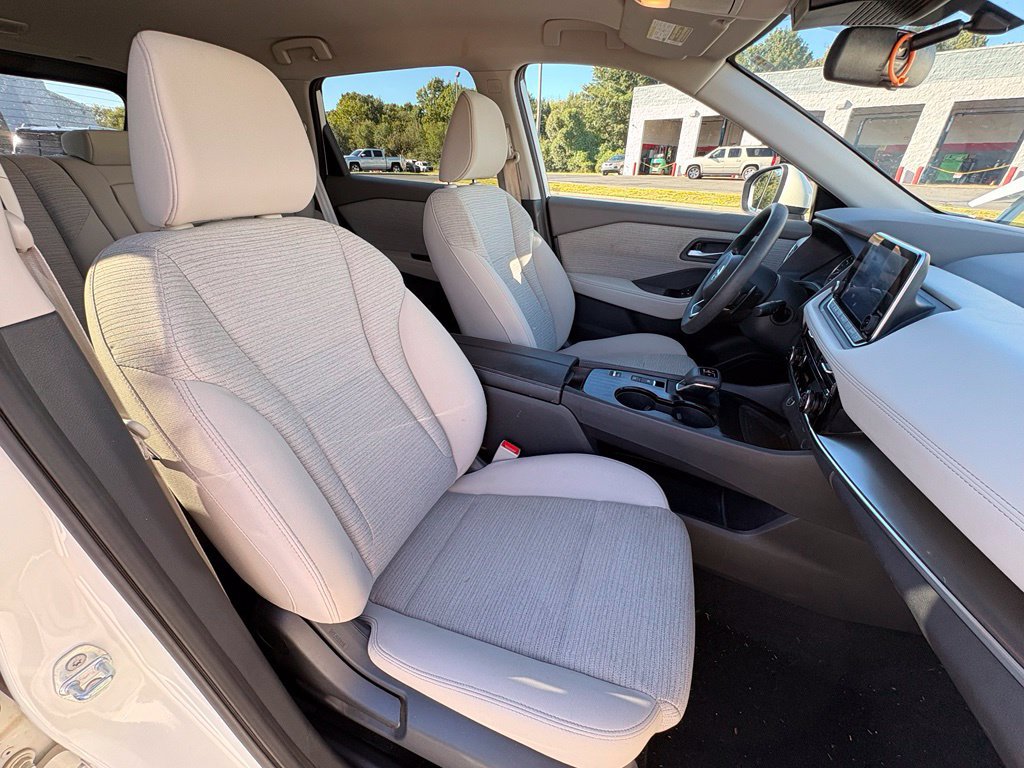 Used 2021 Nissan Rogue SV FWD image 31
