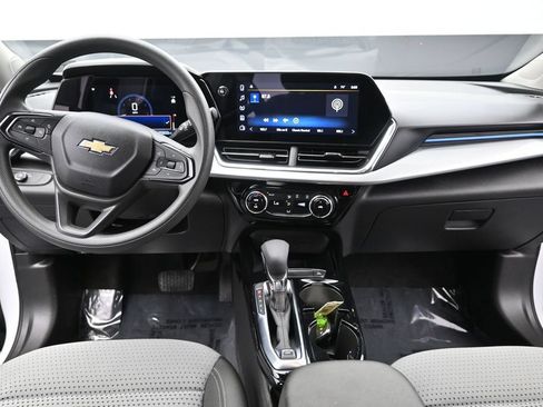 Certified 2025 Chevrolet Trax LT FWD image 14