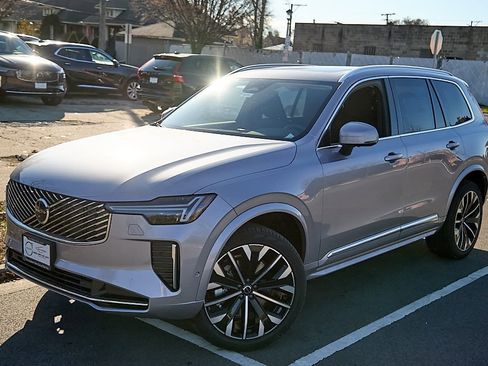 New 2026 Volvo XC90 B6 Plus w/ Protection Package image 2