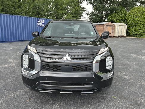 Used 2023 Mitsubishi Outlander SE FWD image 2