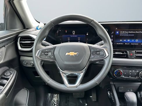 Used 2024 Chevrolet TrailBlazer LT w/ LT Cold Weather Package AWD/4WD image 12