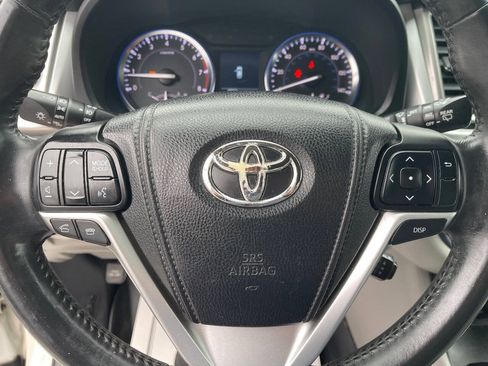 Used 2014 Toyota Highlander Plus AWD/4WD image 17