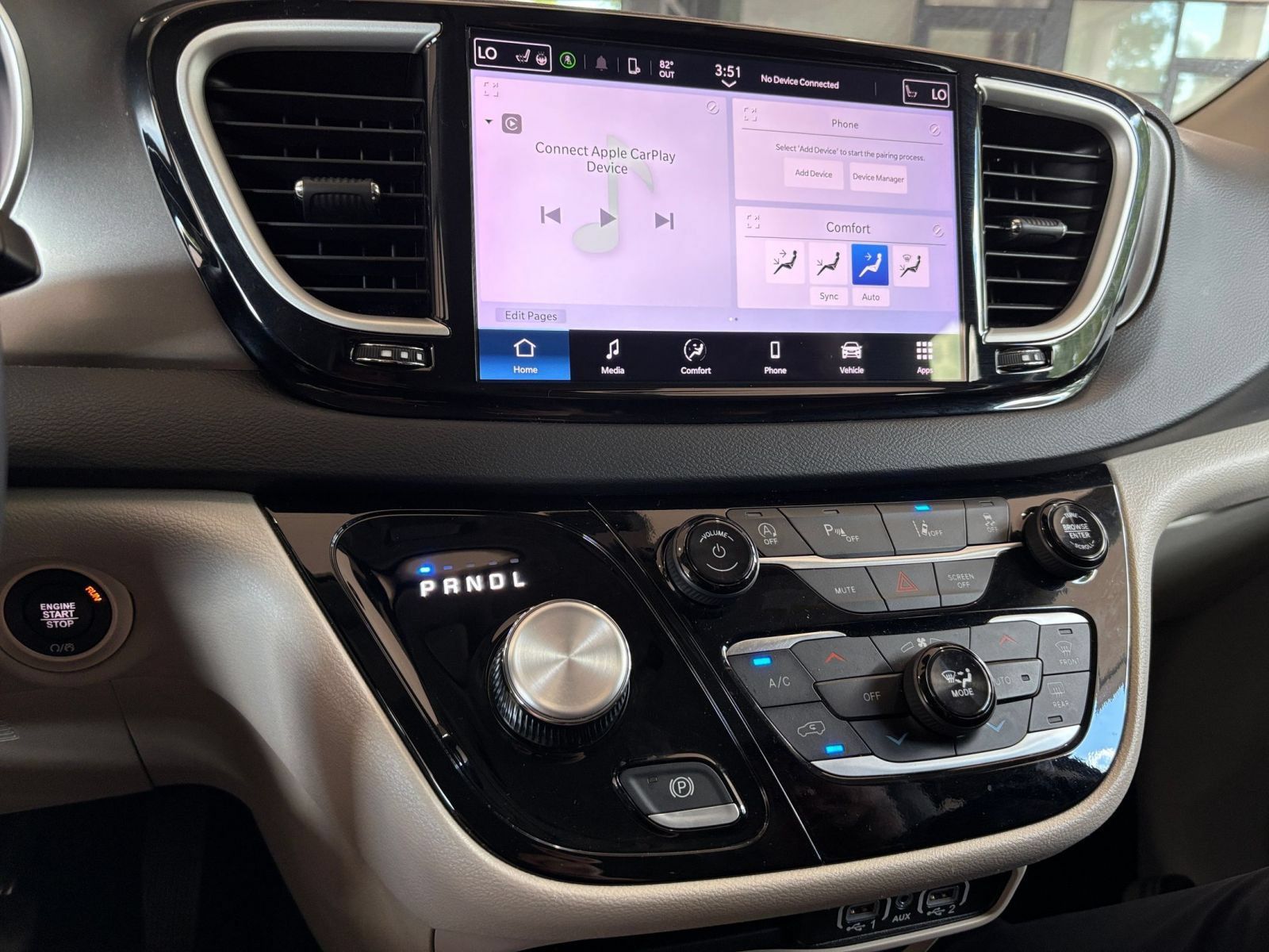 Used 2024 Chrysler Pacifica Touring-L FWD image 16