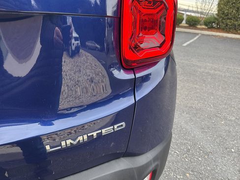 Used 2019 Jeep Renegade Limited w/ UConnect 8.4 Nav Group image 23