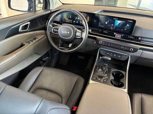 Used 2026 Kia Carnival FWD image 32