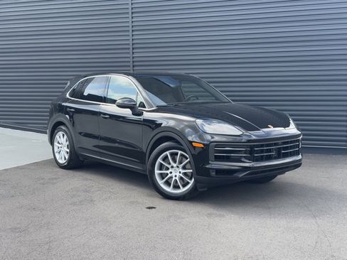 Used 2024 Porsche Cayenne image 9
